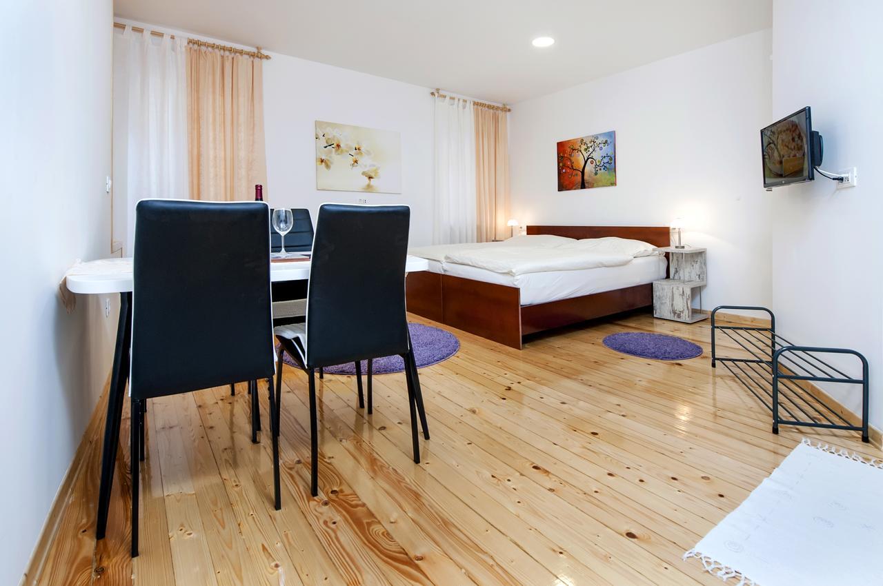 La Svalba Rooms & Studios 로비니 외부 사진